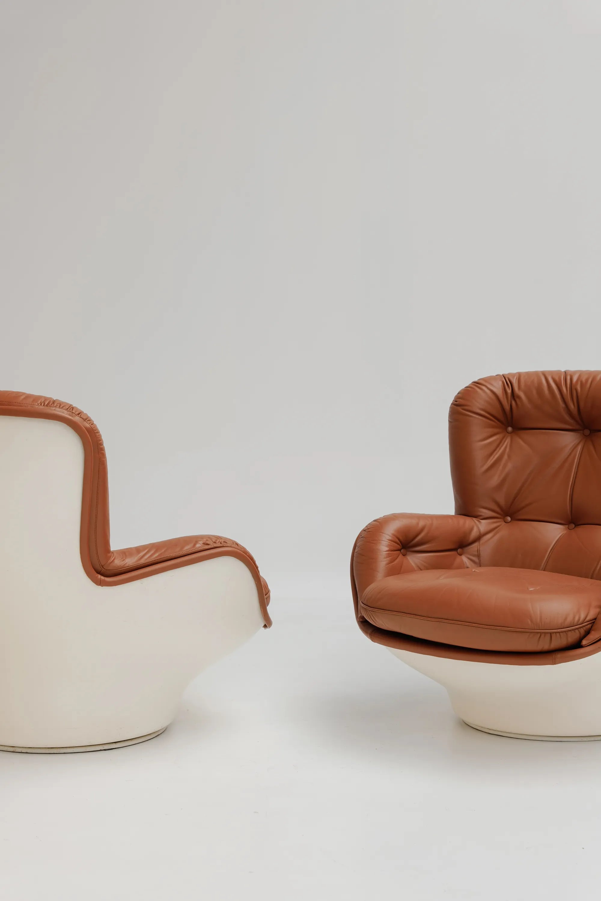 Paire de Fauteuil et Ottoman Karaté par Michel Cadestin pour Airborne