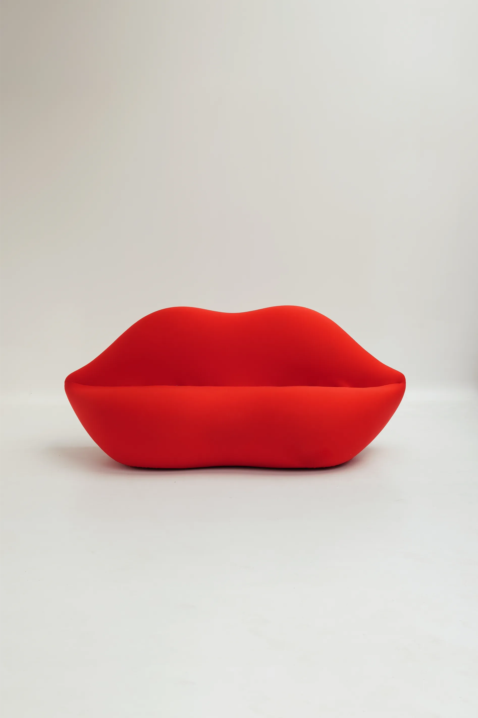 Canapé rouge Lady Bocca de Gufram