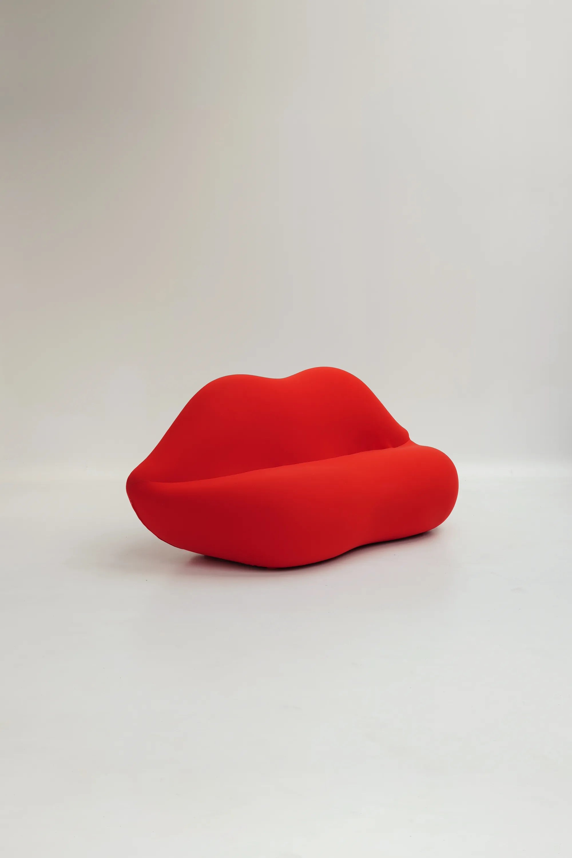 Canapé rouge Lady Bocca de Gufram