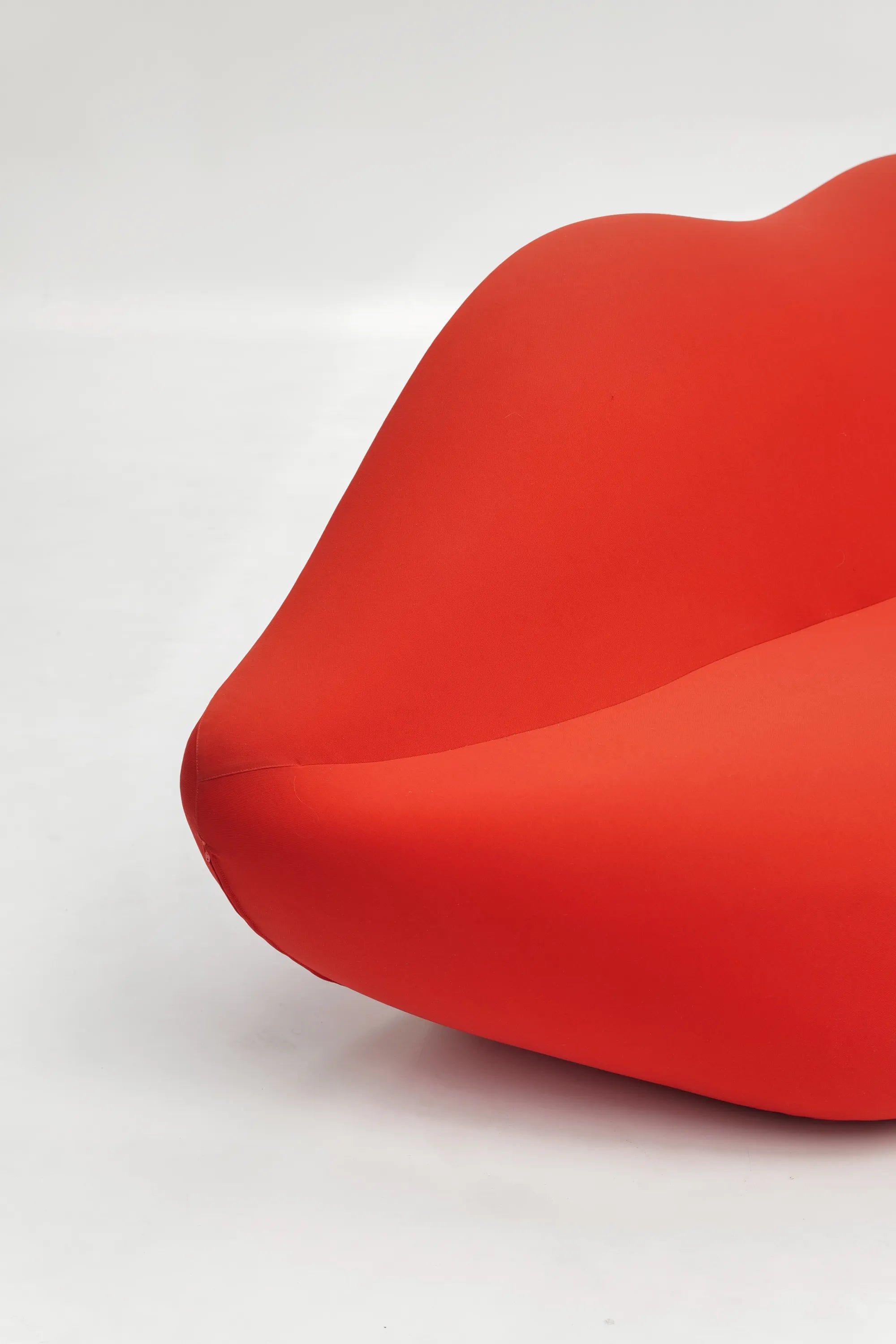 Canapé rouge Lady Bocca de Gufram