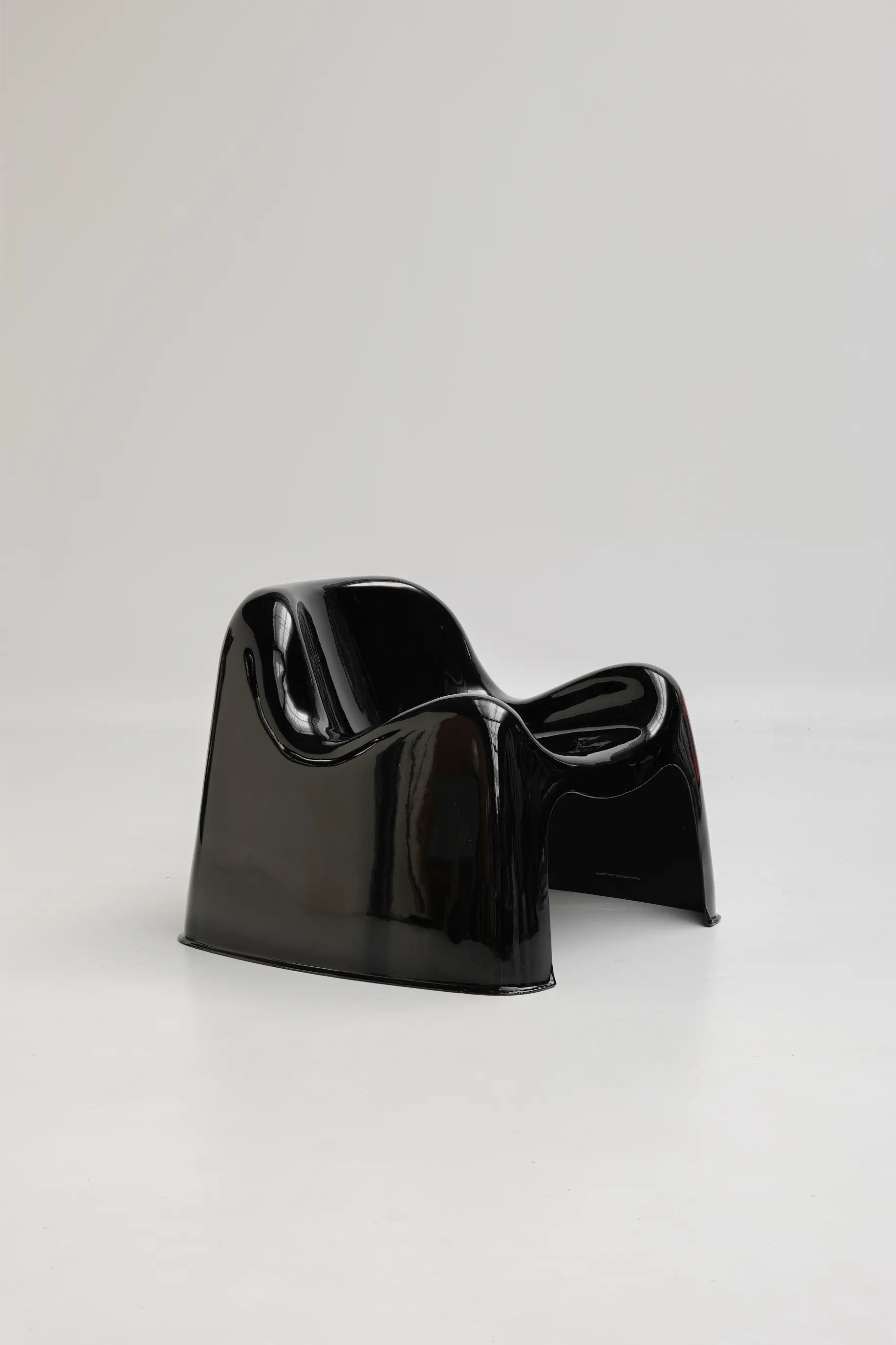 Paire de chaise Toga en Fibre de Verre Noire par Sergio Mazza pour Artemide