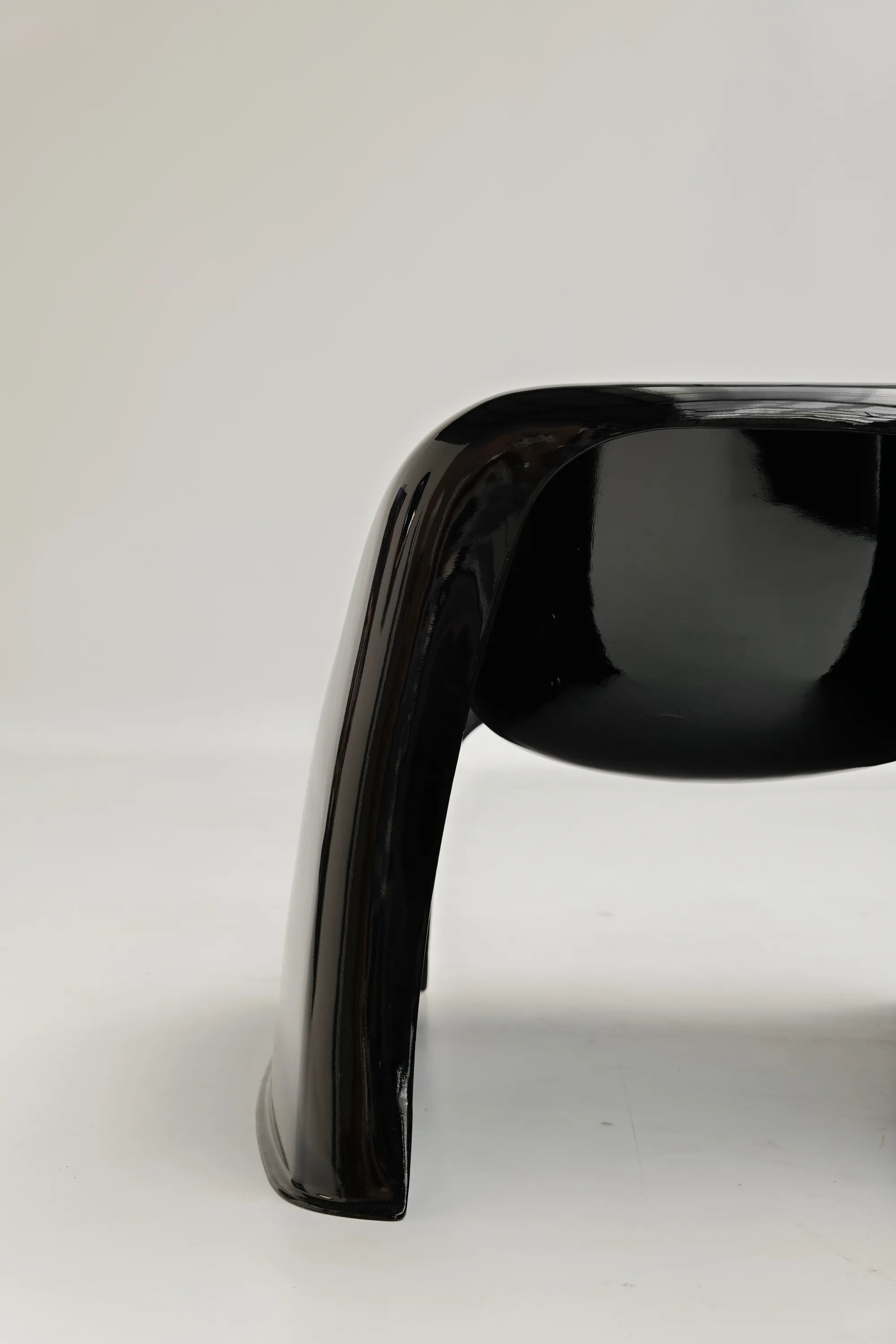 Paire de chaise Toga en Fibre de Verre Noire par Sergio Mazza pour Artemide