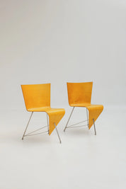 Paire de  chaises sculpturales (prototype) en contreplaqué courbé par J. A. van ’t Leven