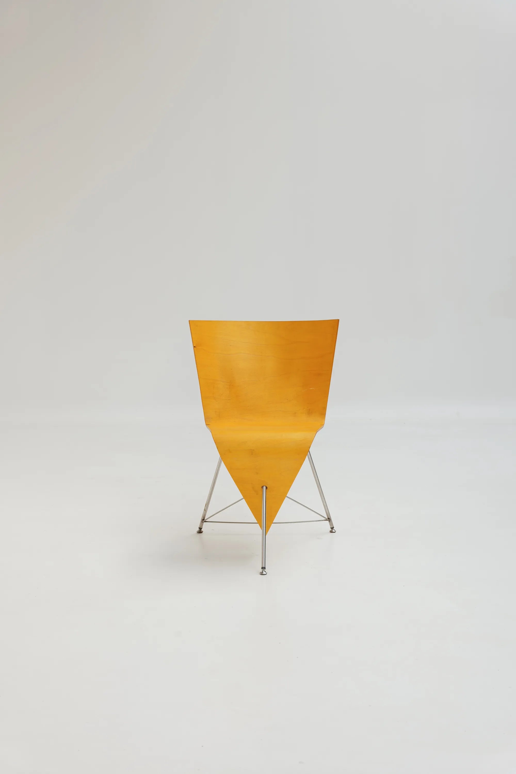 Paire de  chaises sculpturales (prototype) en contreplaqué courbé par J. A. van ’t Leven