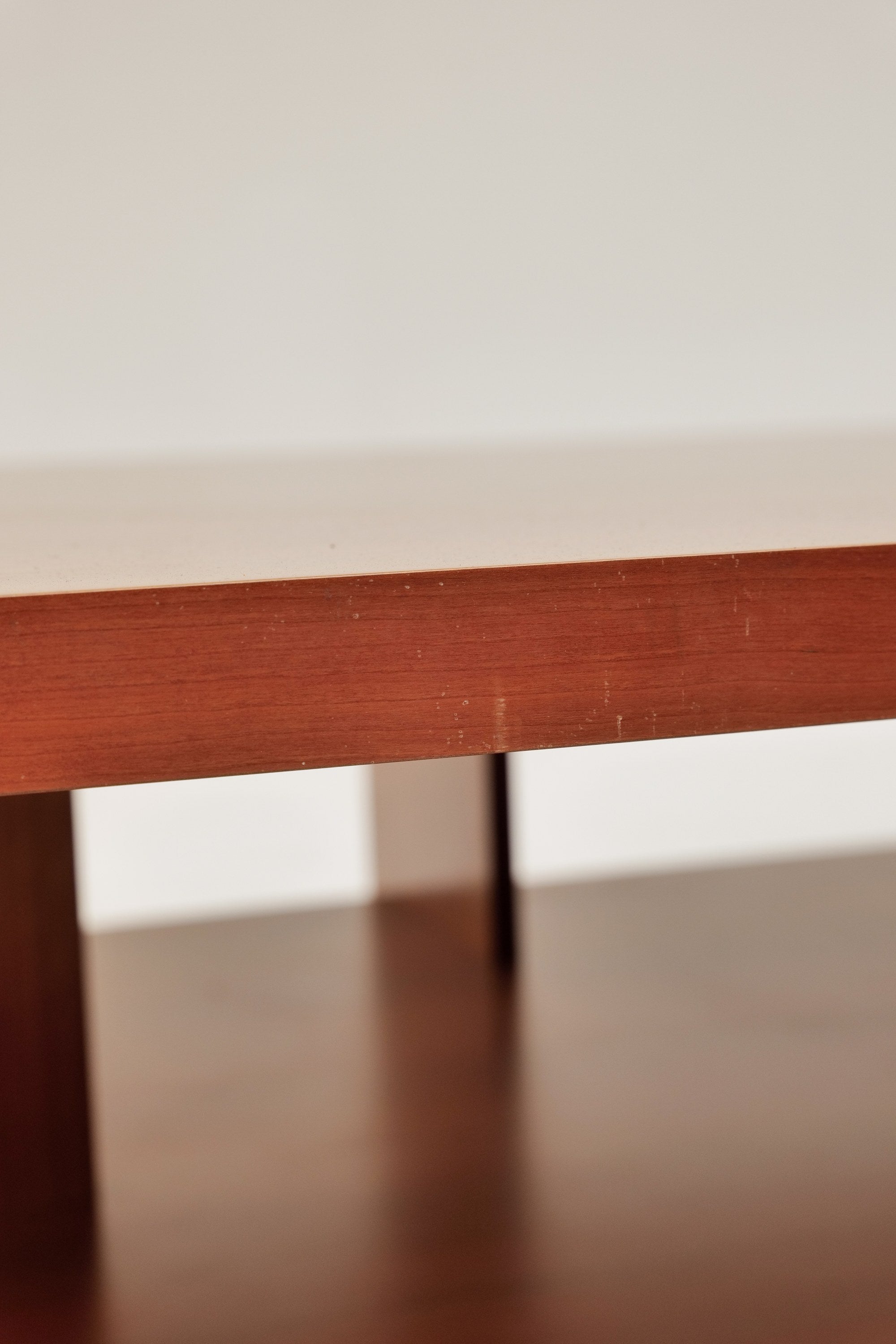 Table basse par Frank Lloyd Wright pour Cassina