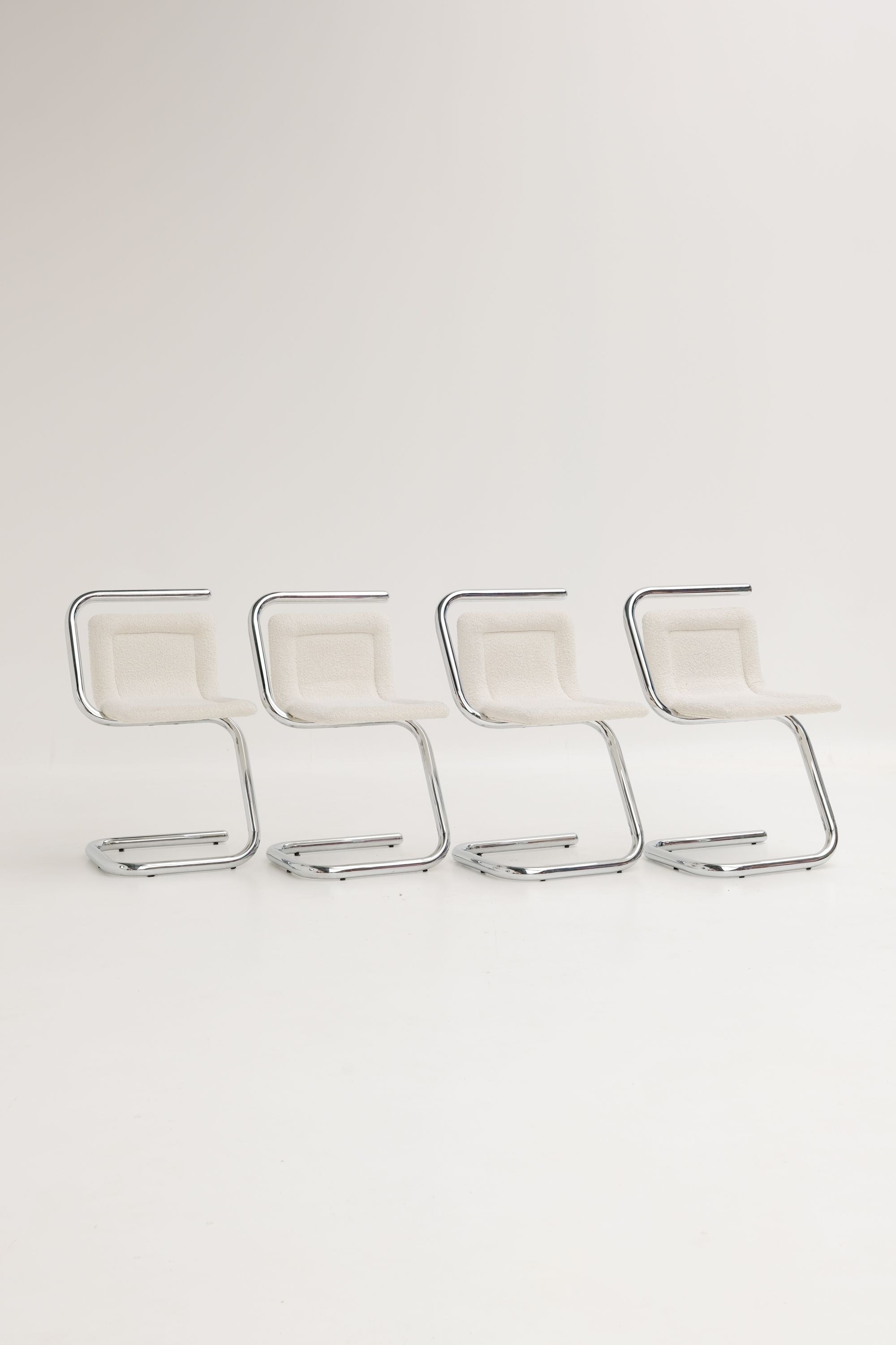 Ensemble de 4 chaises italiennes des années 70 en forme de "s"