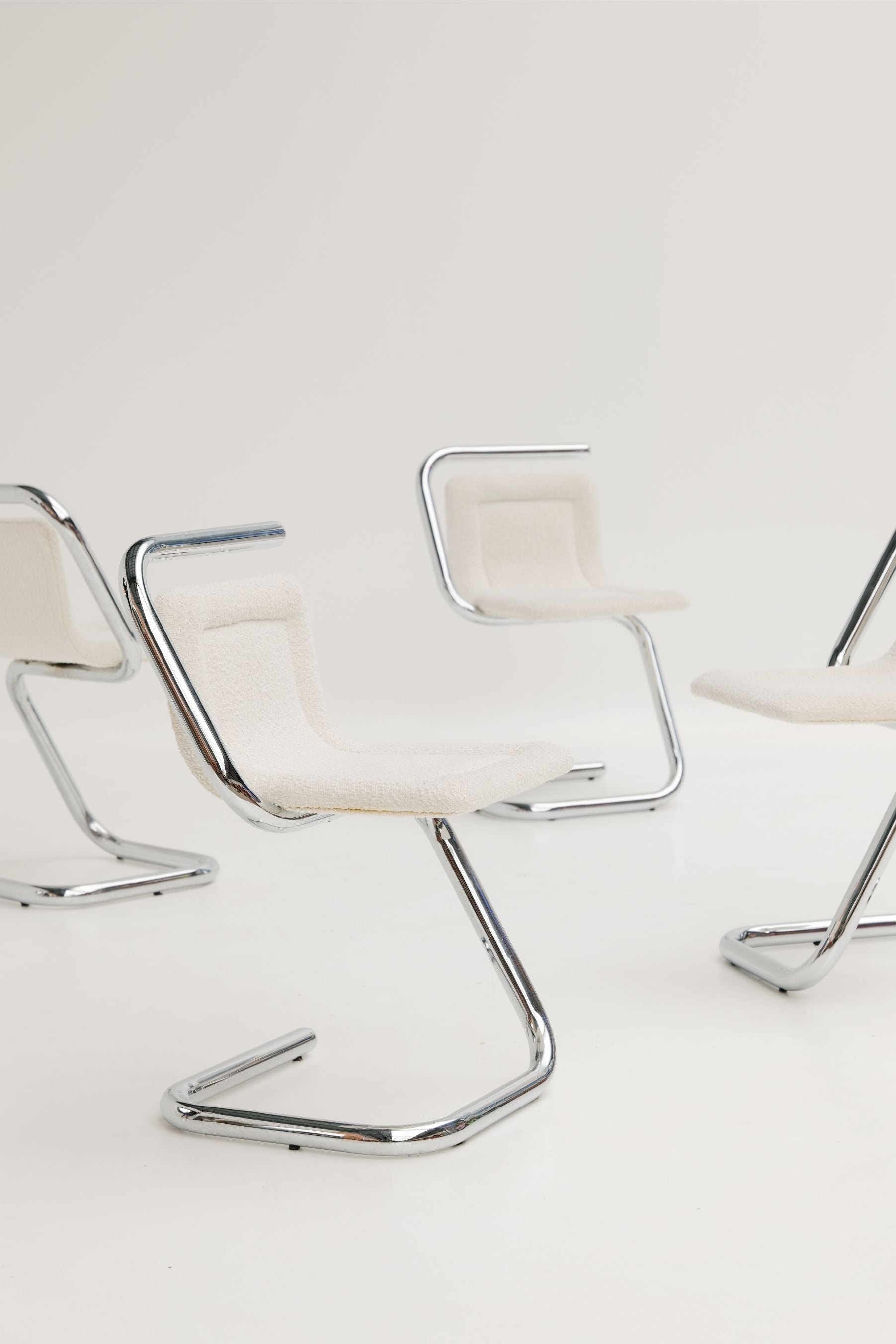 Ensemble de 4 chaises italiennes des années 70 en forme de "s"