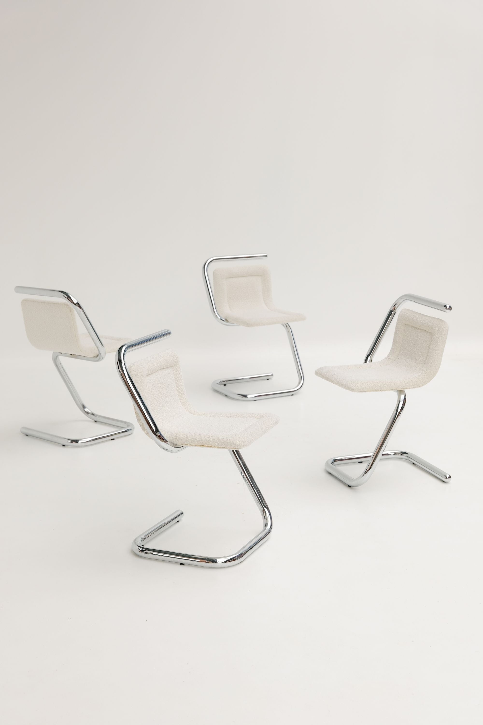 Ensemble de 4 chaises italiennes des années 70 en forme de "s"