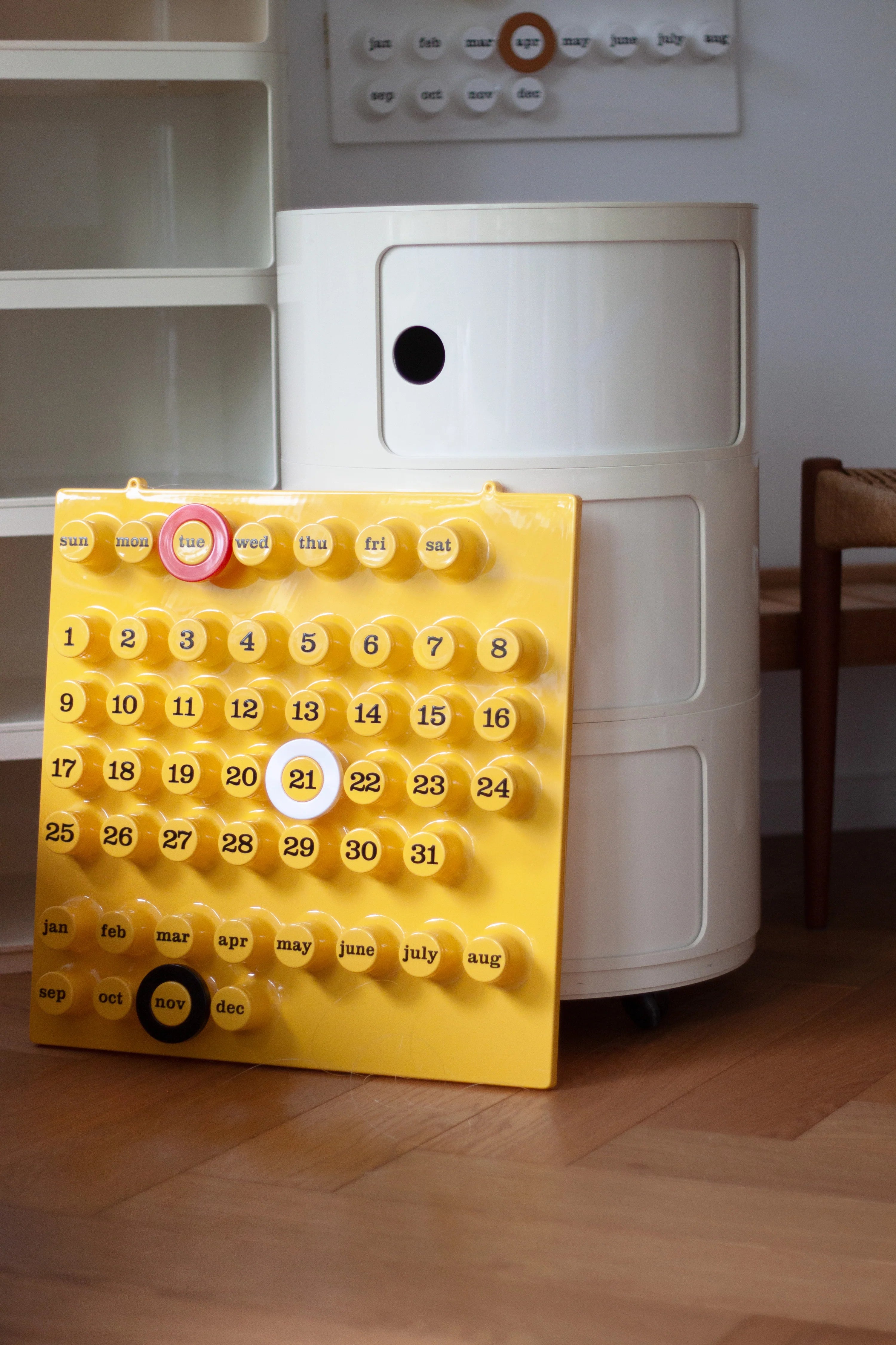 Ring-A-Date Perpetual Calendar by Giorgio Della Beffa (Yellow)