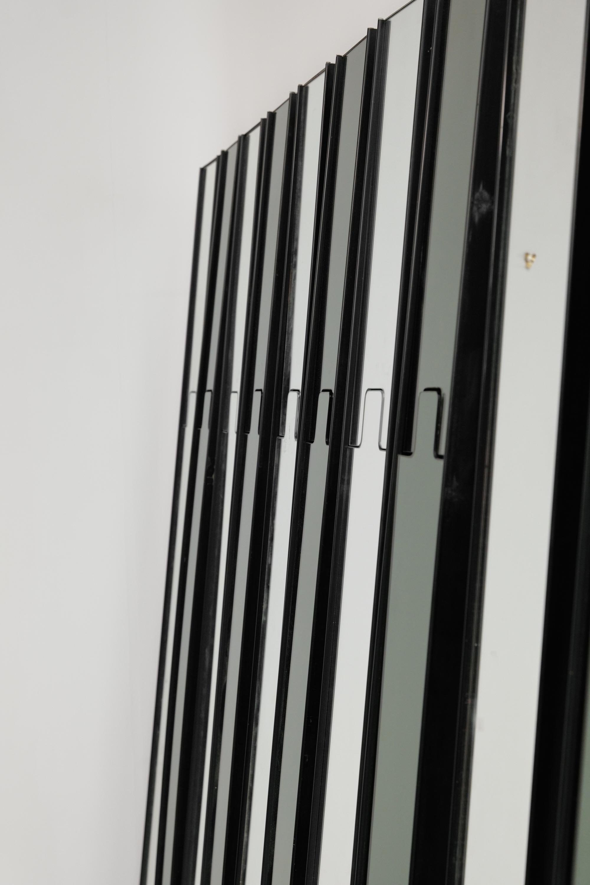 Ensemble de 9 Miroirs / porte-manteaux  Gronda par Luciano Bertoncini pour Elco