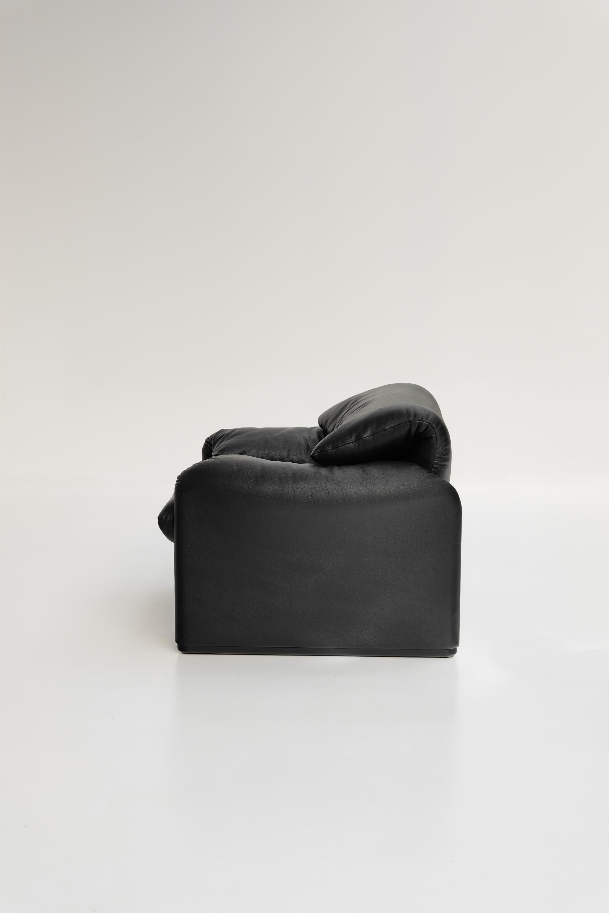 Paire de fauteuils Maralunga par Vico Magistretti pour Cassina