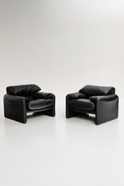 Paire de fauteuils Maralunga par Vico Magistretti pour Cassina