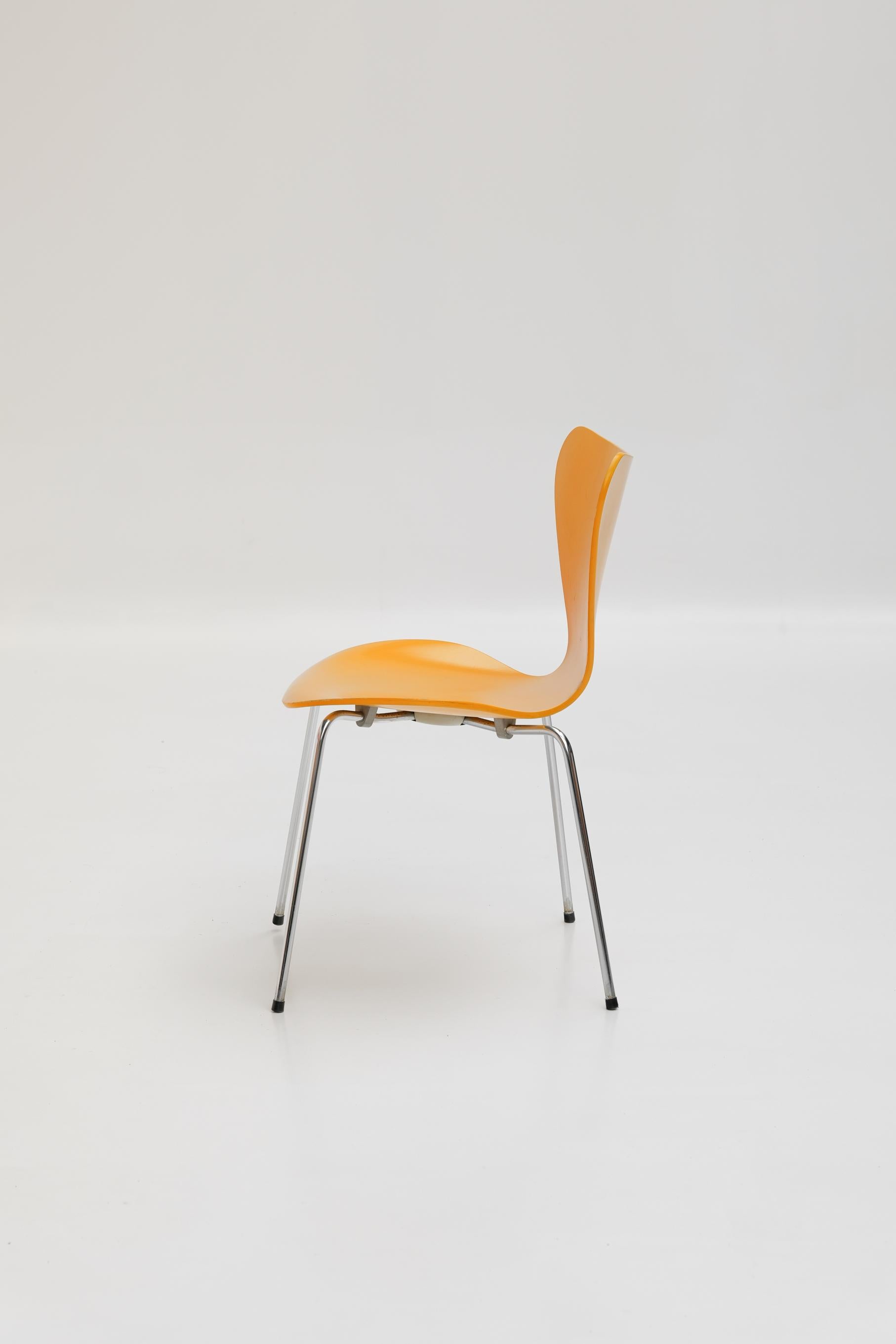 Chaise Series 7 3107 par Arne Jacobsen pour Fritz Hansen