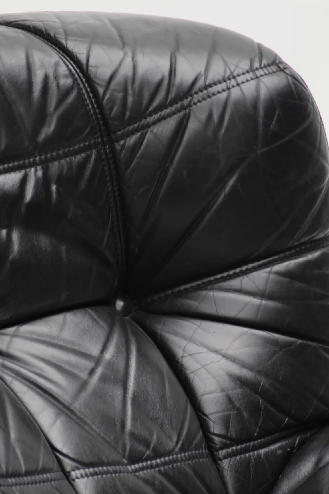 Canapé Kashima de Michel Ducaroy en cuir noir pour Ligne Roset