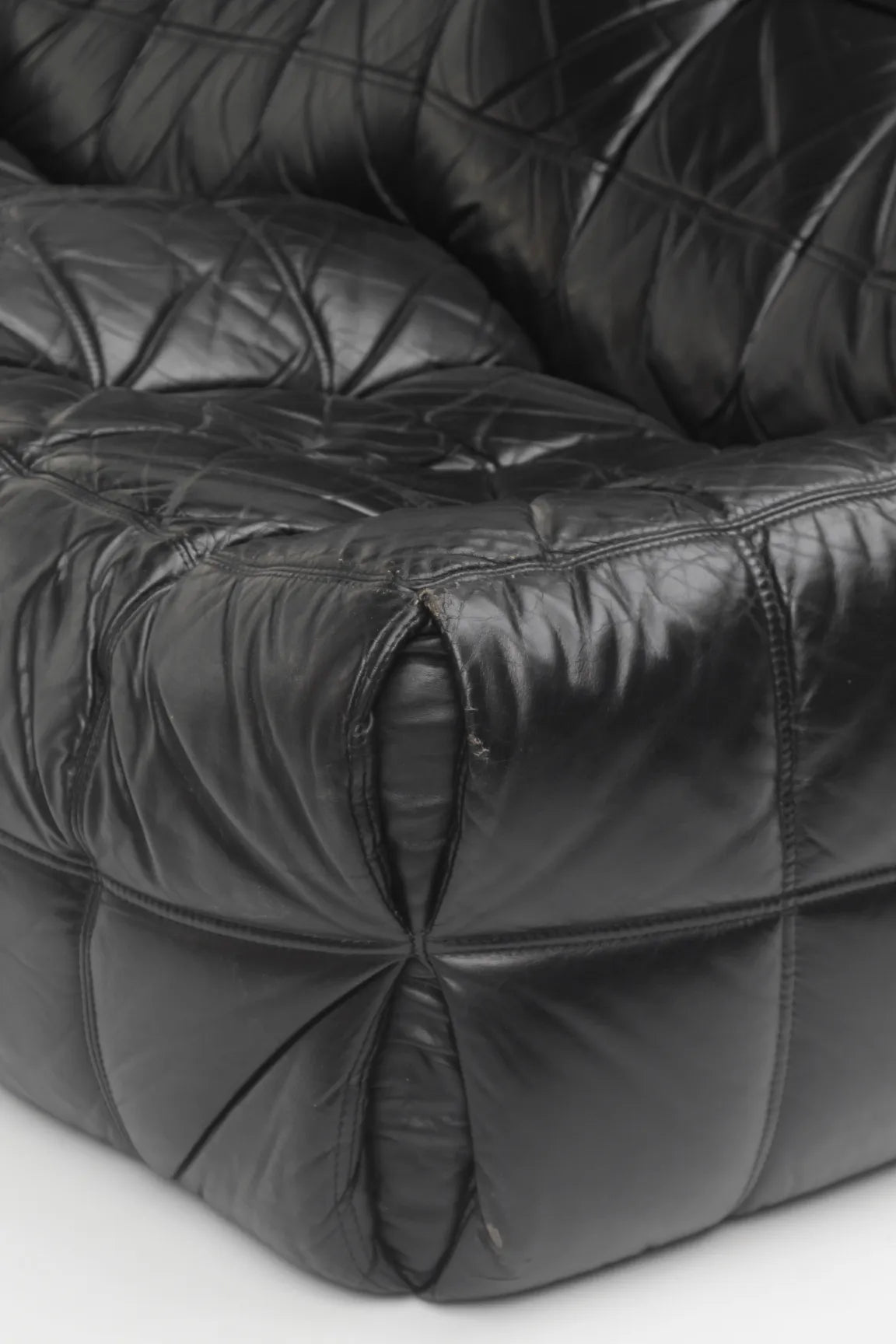 Canapé Kashima de Michel Ducaroy en cuir noir pour Ligne Roset