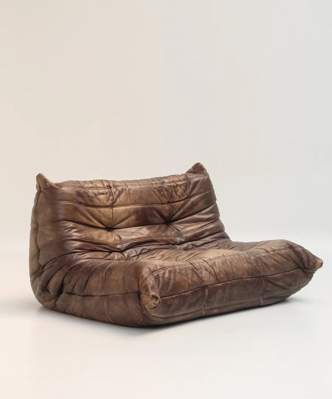canape-togo-2-places-michel-ducaroy-ligne-roset-cuir-marron-01_41864258-de88-4ee0-8404-b30c237d54d2.jpg