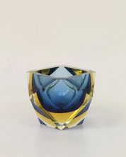 Cendrier en verre Murano sommerso, forme diamant, couleurs bleu et jaune