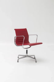 Chaise EA107 en cuir rouge par Charles & Ray Eames pour Vitra