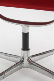 Chaise EA107 en cuir rouge par Charles & Ray Eames pour Vitra