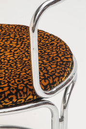 Chaise design de Gae Aulenti pour Prisunic, structure tubulaire et tissu léopard, années 70