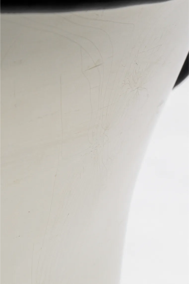 Chaise modèle Junior en cuir noir par Yrjö Kukkapuro