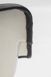 Chaise modèle Junior en cuir noir par Yrjö Kukkapuro