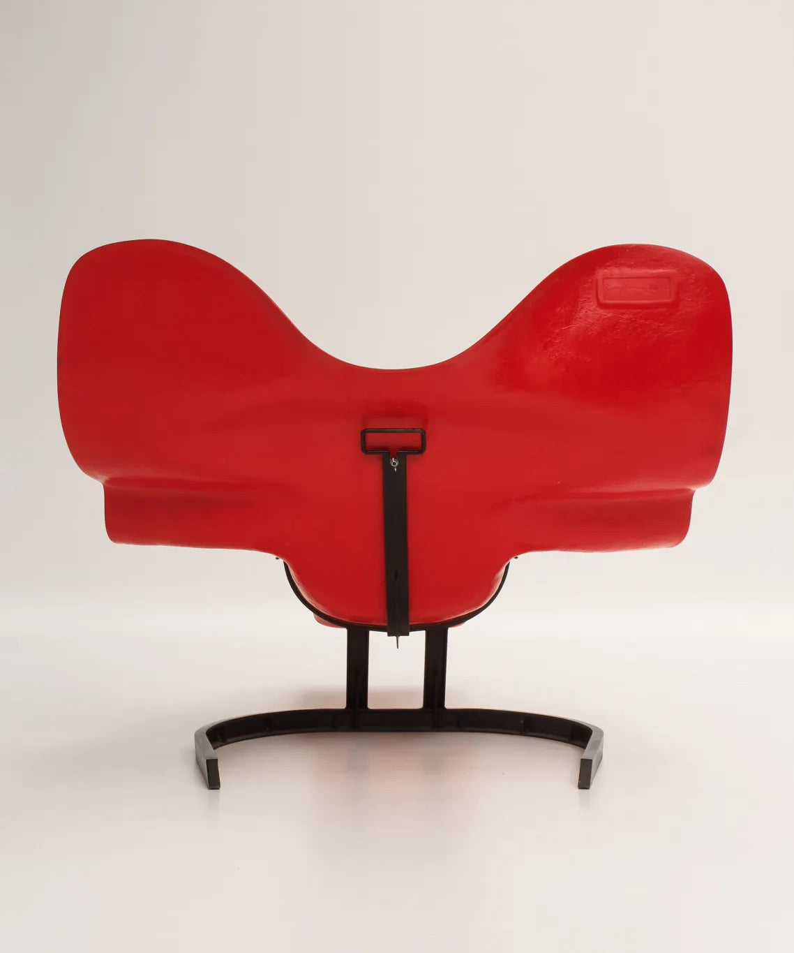 chaise-longue-elephant-rouge-bernard-rancillac-04.webp