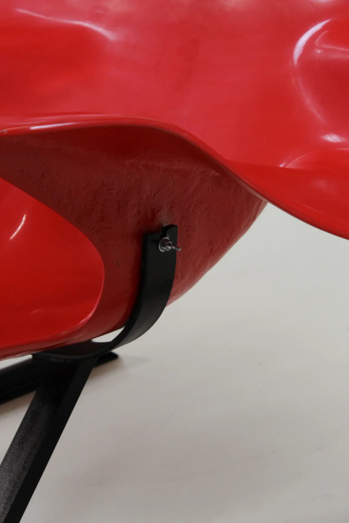 Chaise longue "Elephant" rouge – édition limitée 7/100 par Bernard Rancillac