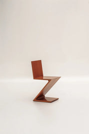 Chaise Zig Zag de Gerrit Rietveld édition Cassina en bois massif