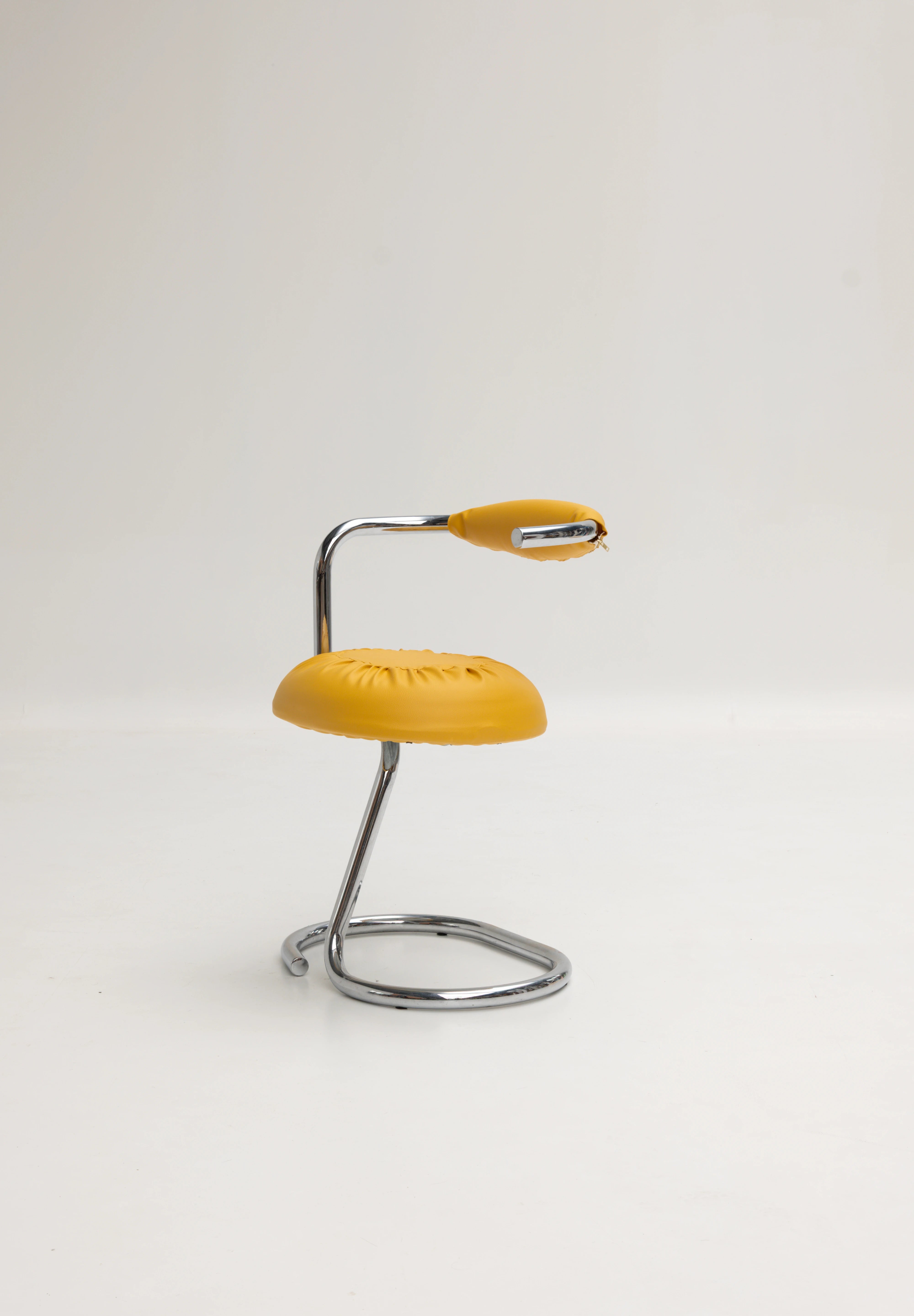 Set de 4 chaises Cobra par Giotto Stoppino jaune