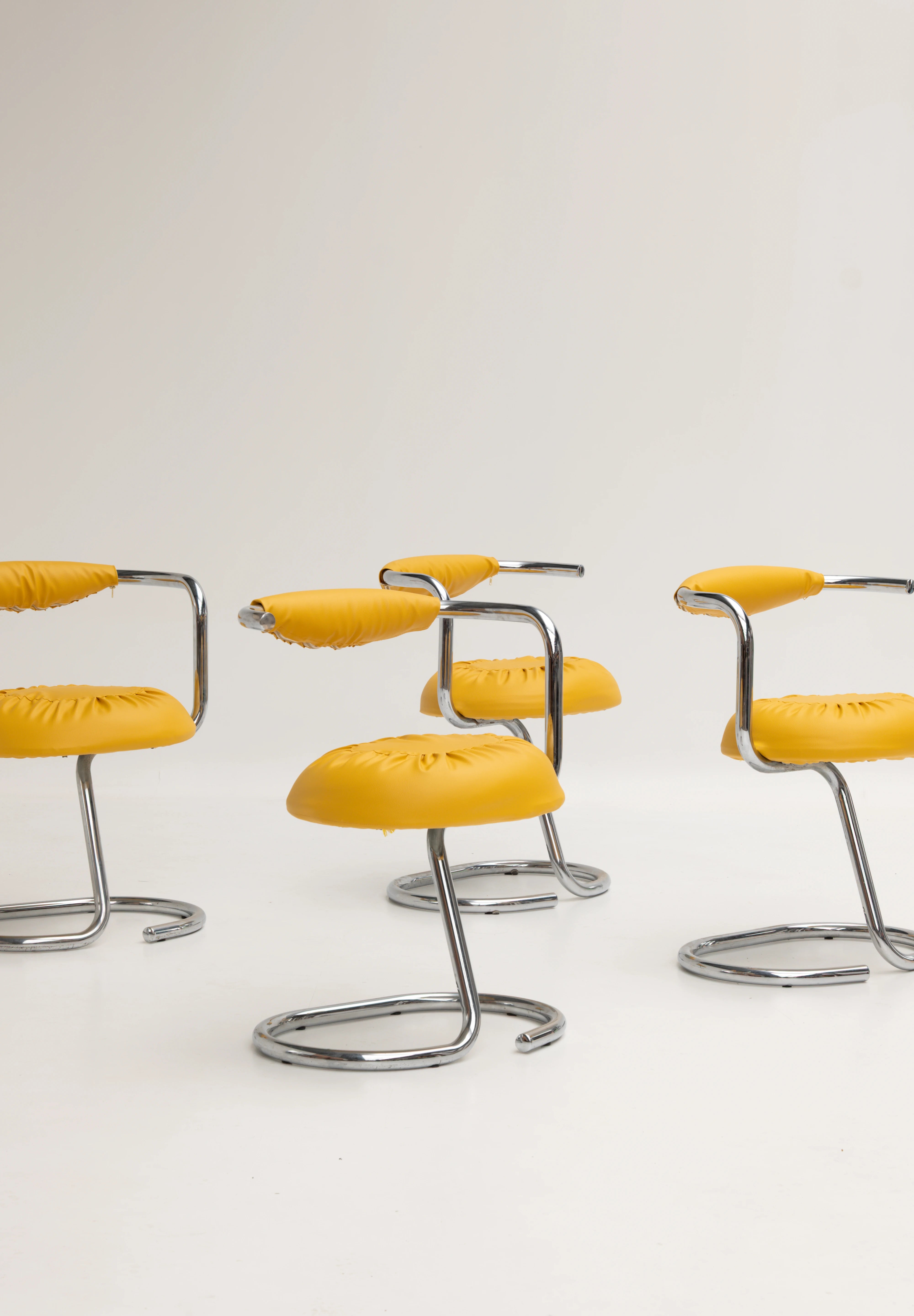 Set de 4 chaises Cobra par Giotto Stoppino jaune