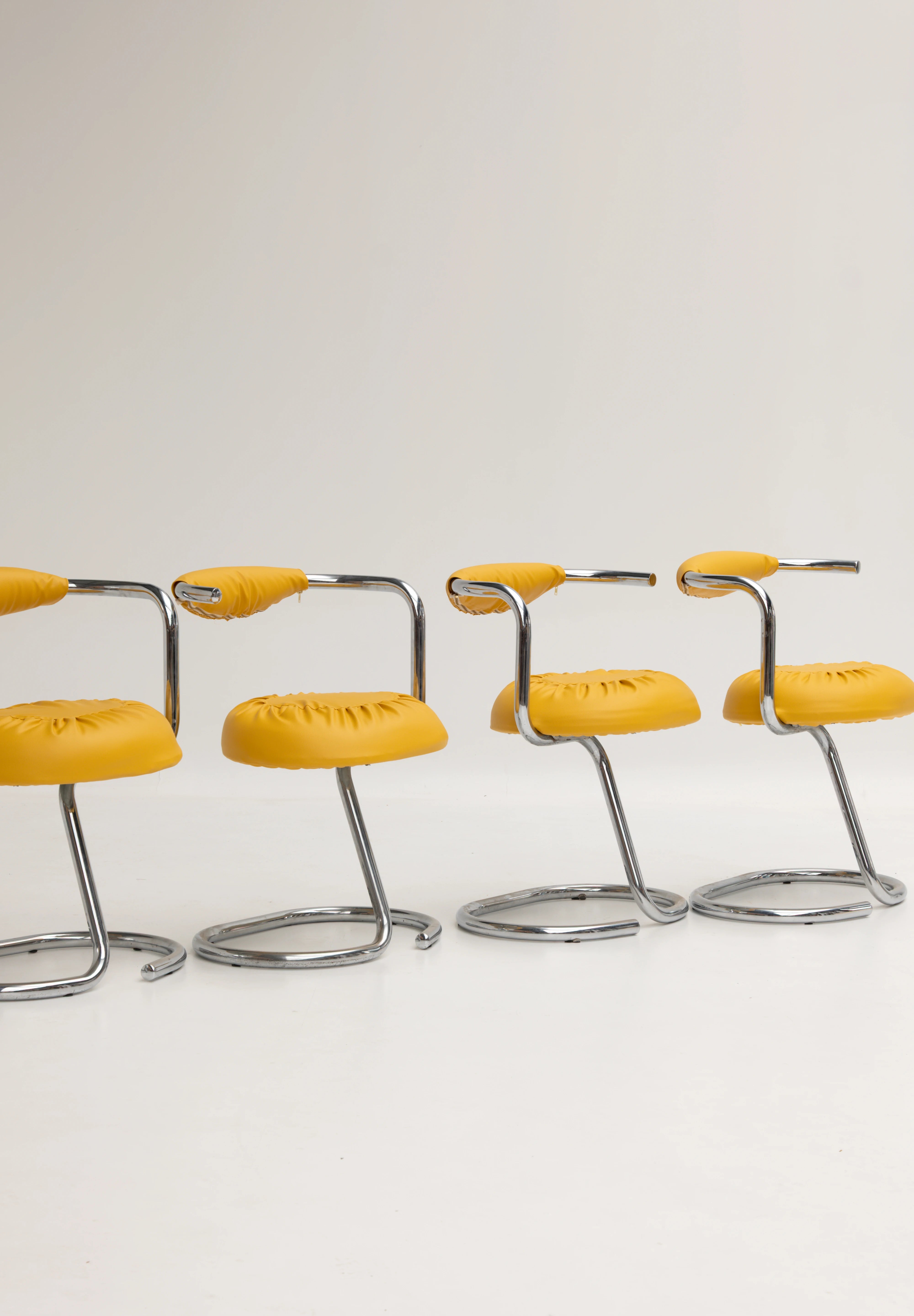 Set de 4 chaises Cobra par Giotto Stoppino jaune