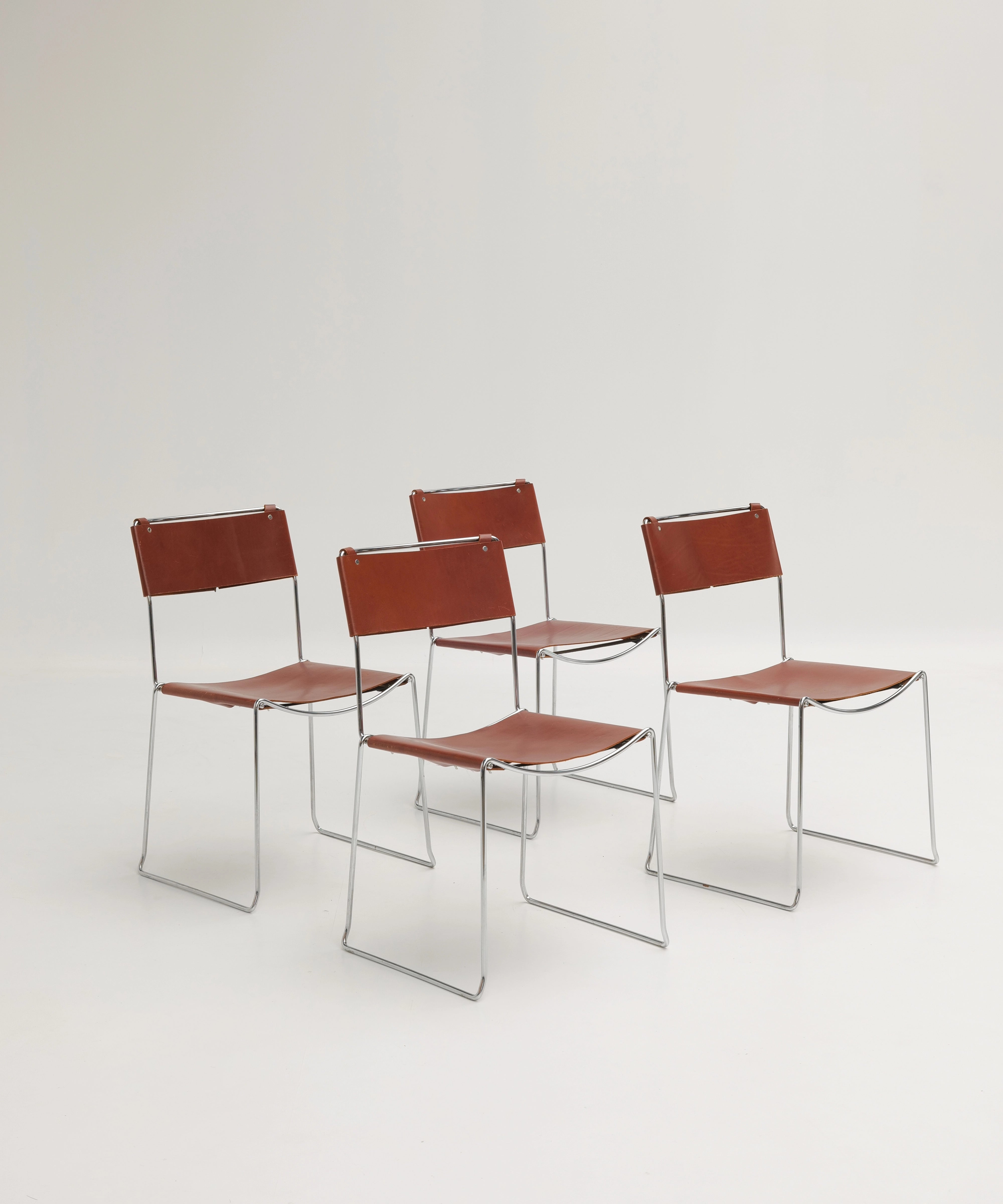 chaises-giandomenico-belotti-cuir-marron-1.webp