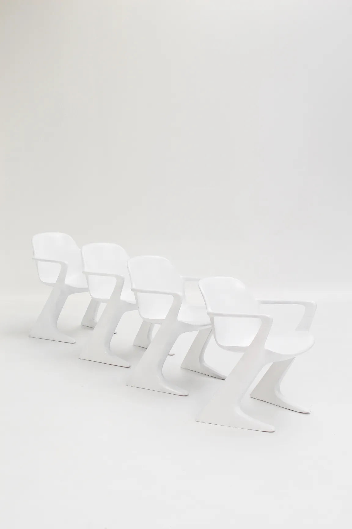 Chaises « Kangourou » blanches par Ernst Moeckl pour Horn