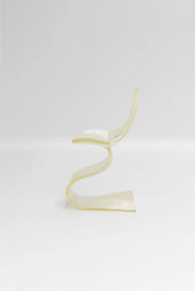 Paire de chaises en lucite par Michel Dumas