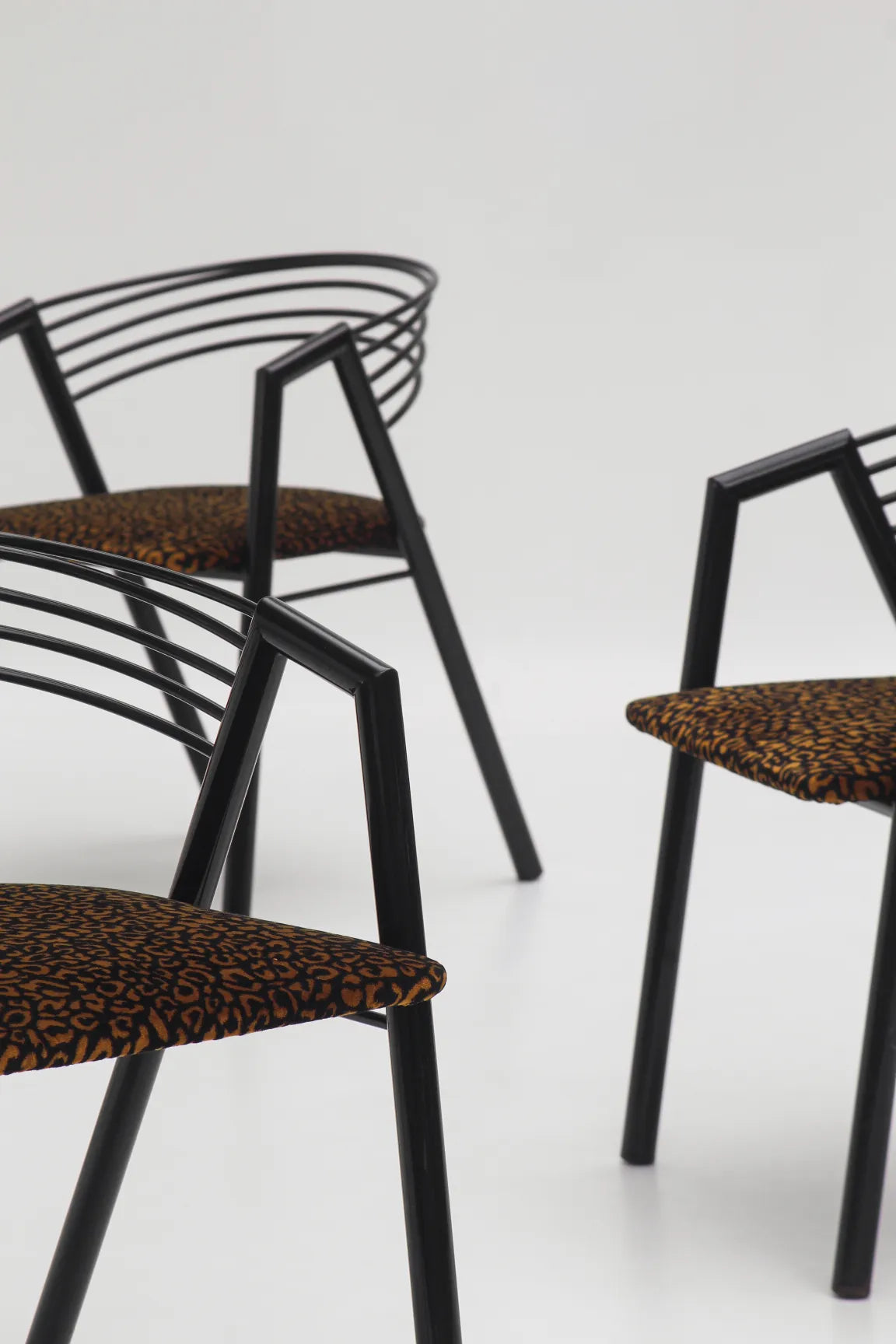 Ensemble de chaises postmodernes en tissu léopard