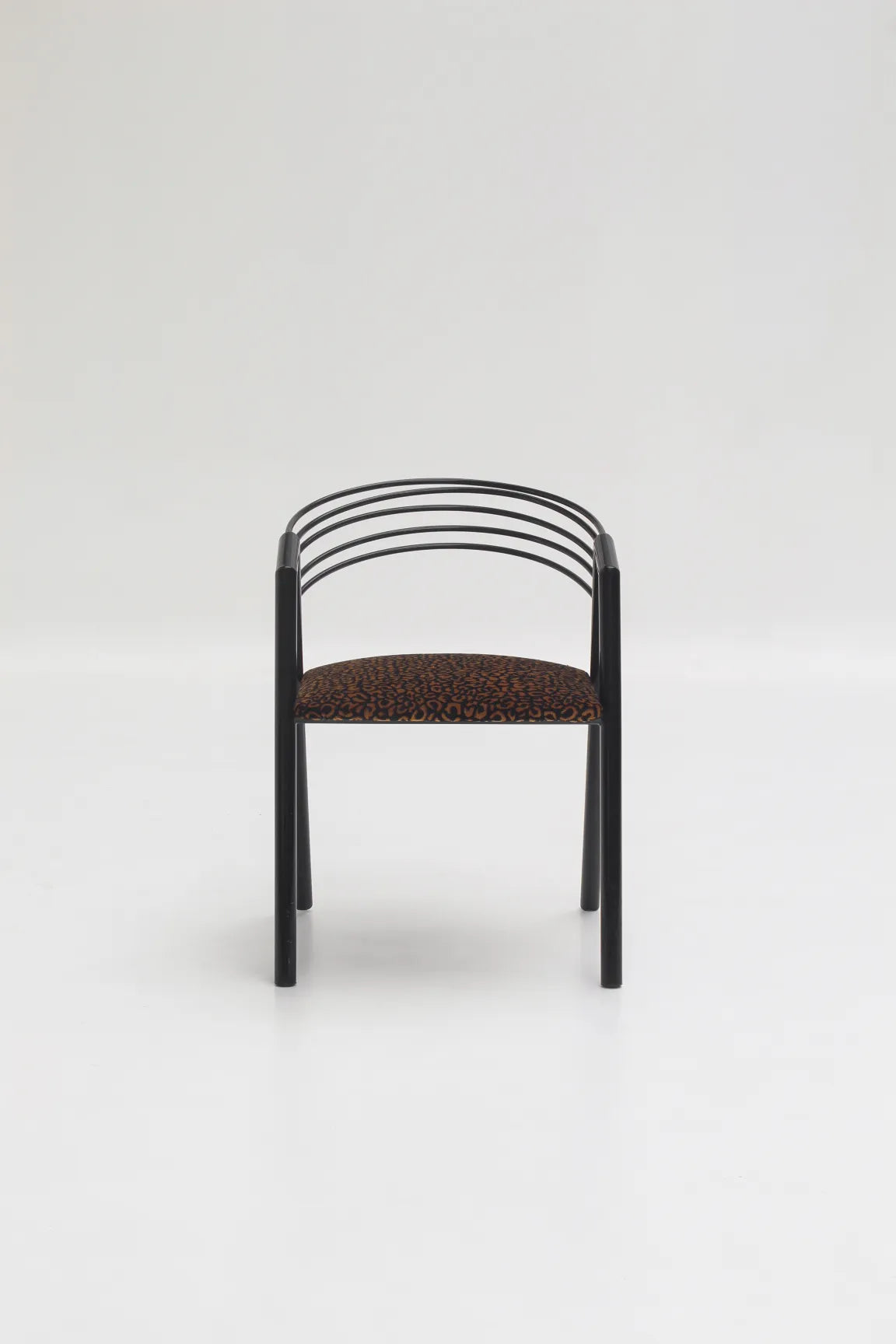 Ensemble de chaises postmodernes en tissu léopard