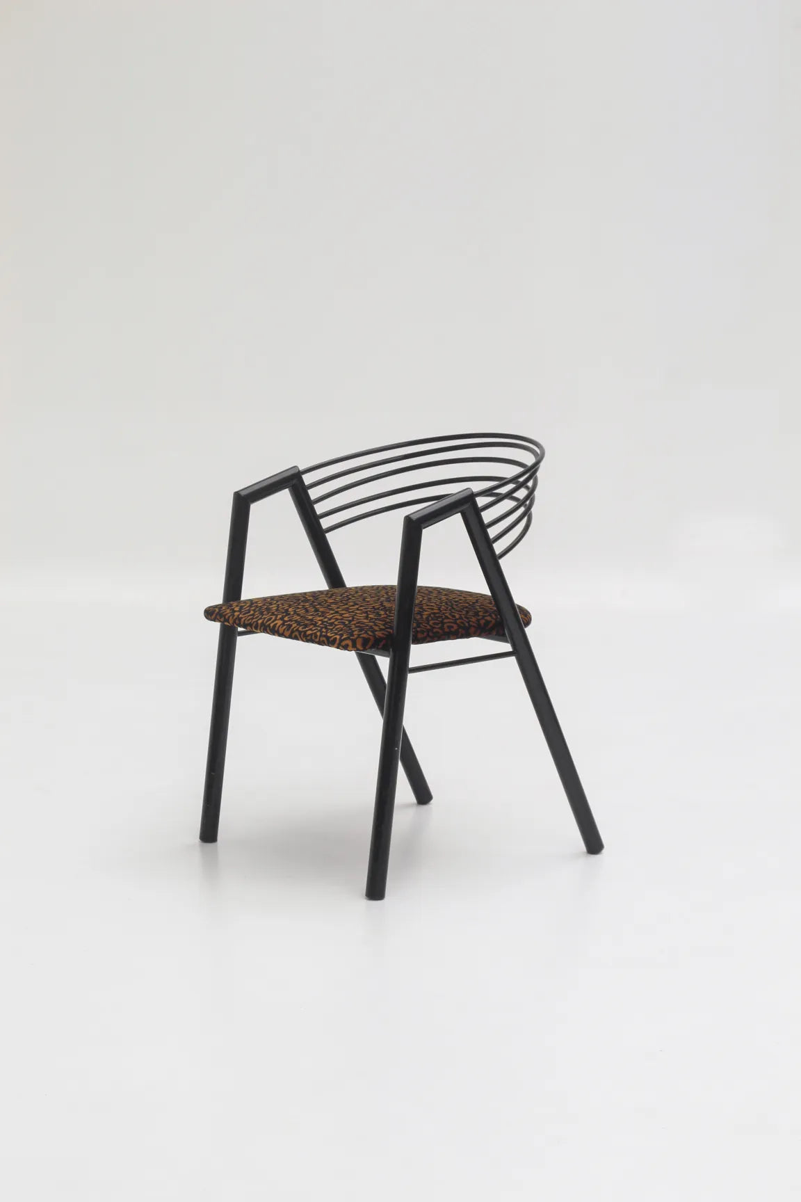 Ensemble de chaises postmodernes en tissu léopard