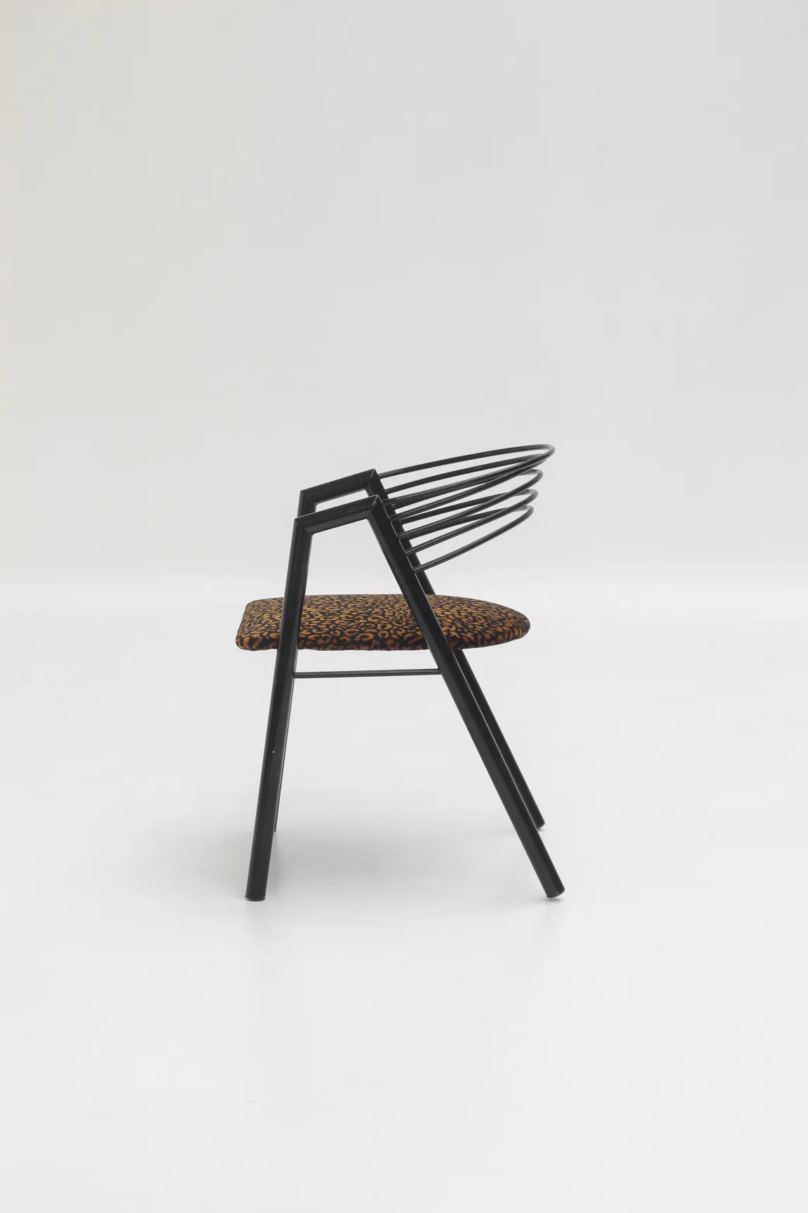 Ensemble de chaises postmodernes en tissu léopard