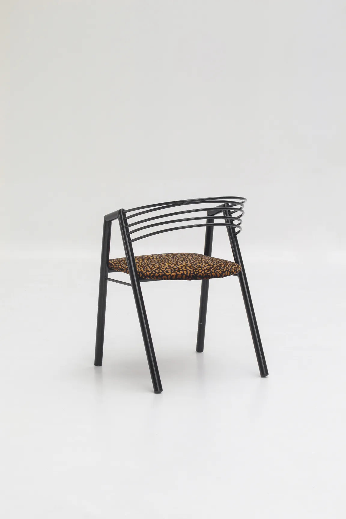 Ensemble de chaises postmodernes en tissu léopard