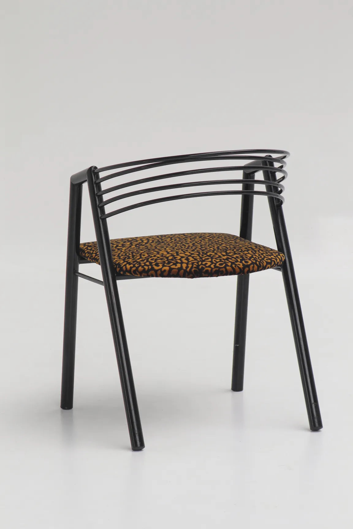 Ensemble de chaises postmodernes en tissu léopard