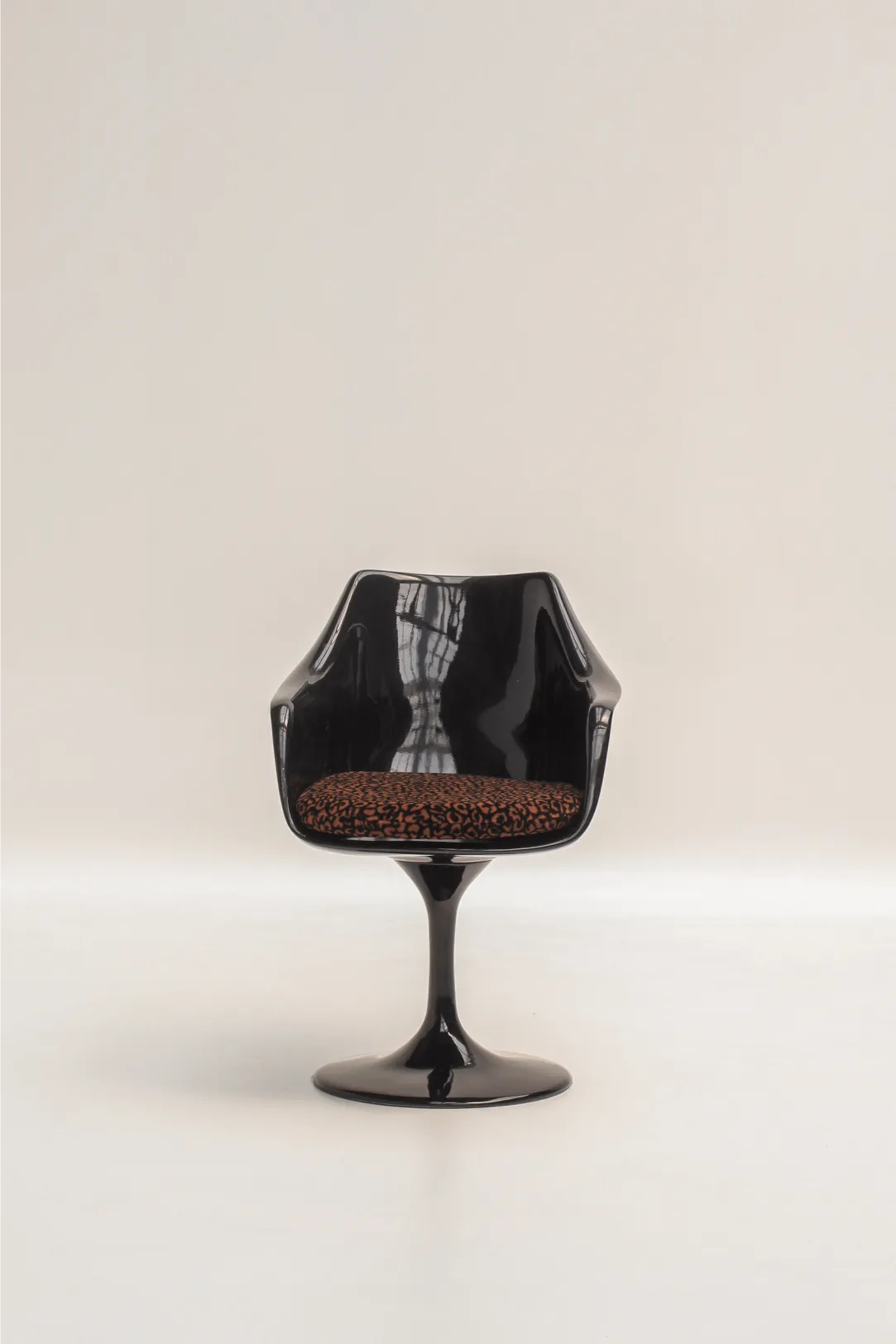 Set de 4 chaises Tulip noires et léopard