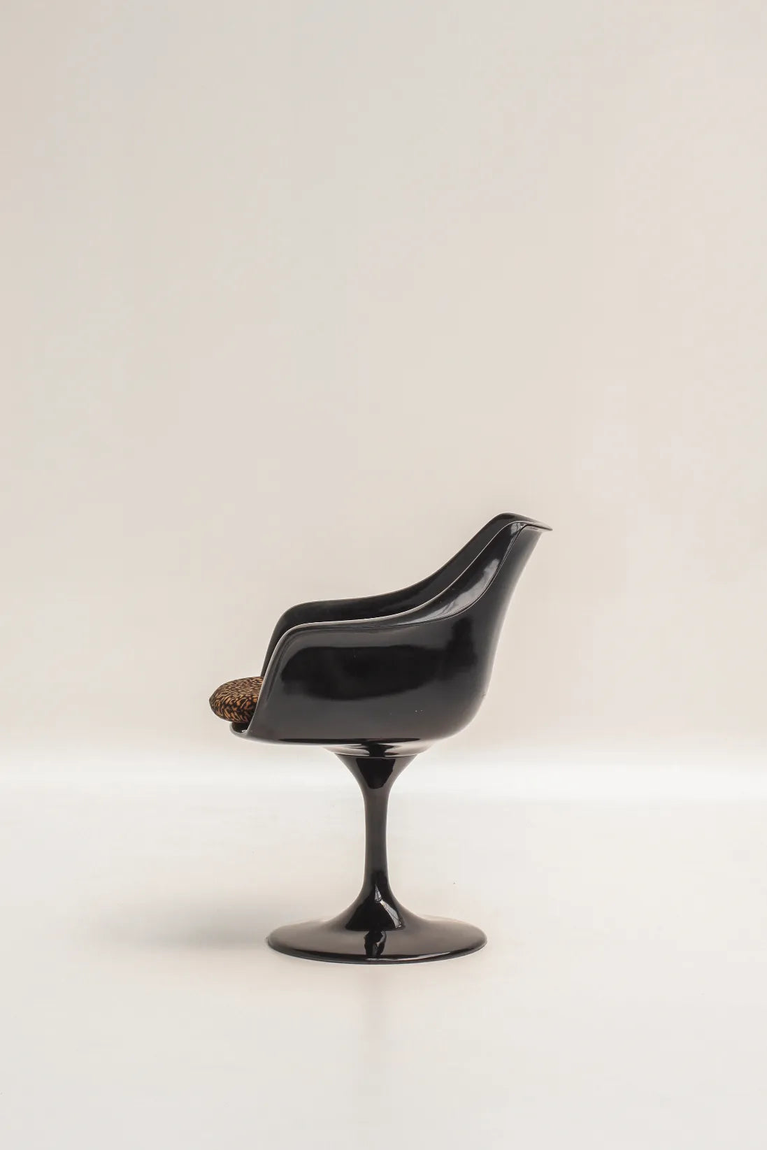 Set de 4 chaises Tulip noires et léopard