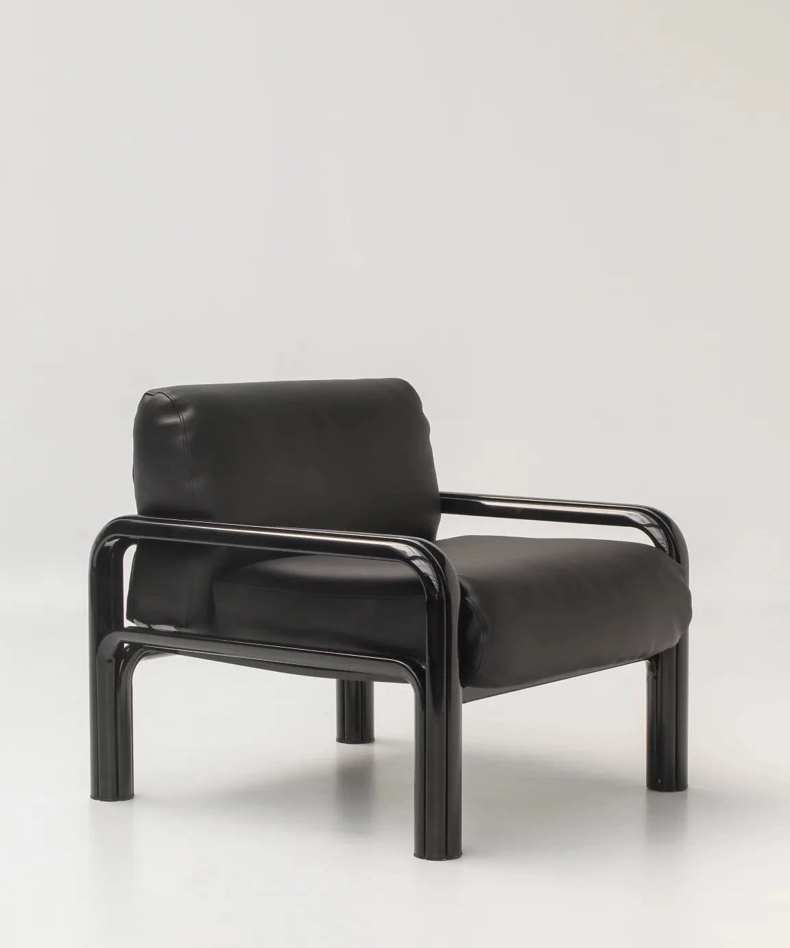 Fauteuil 54 de Gae Aulenti – version noire intégrale, design italien 1976