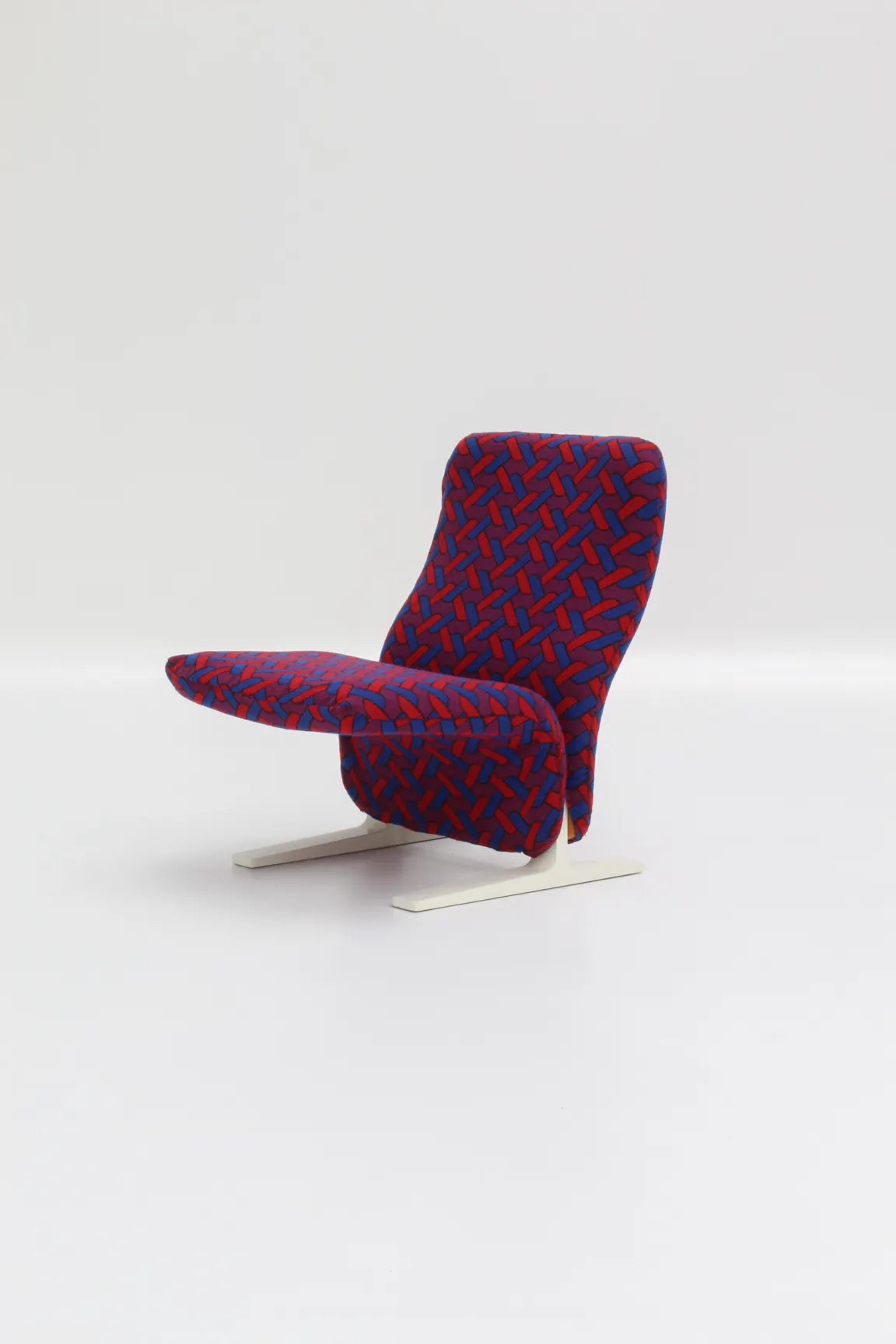Chaise Concorde Pierre Paulin pour Artifort avec piètement blanc et tissu graphique vintage