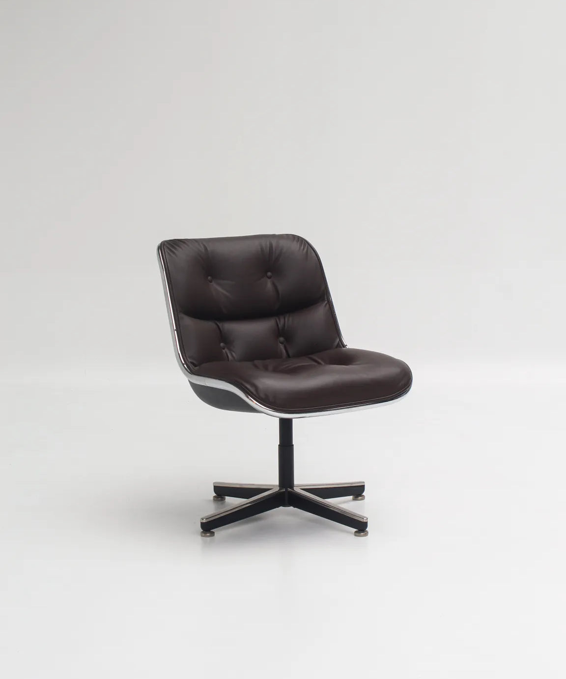 fauteuil-executive-charles-pollock-knoll-marron-1.webp