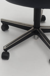 Fauteuil Executive bleu marine par Charles Pollock pour Knoll