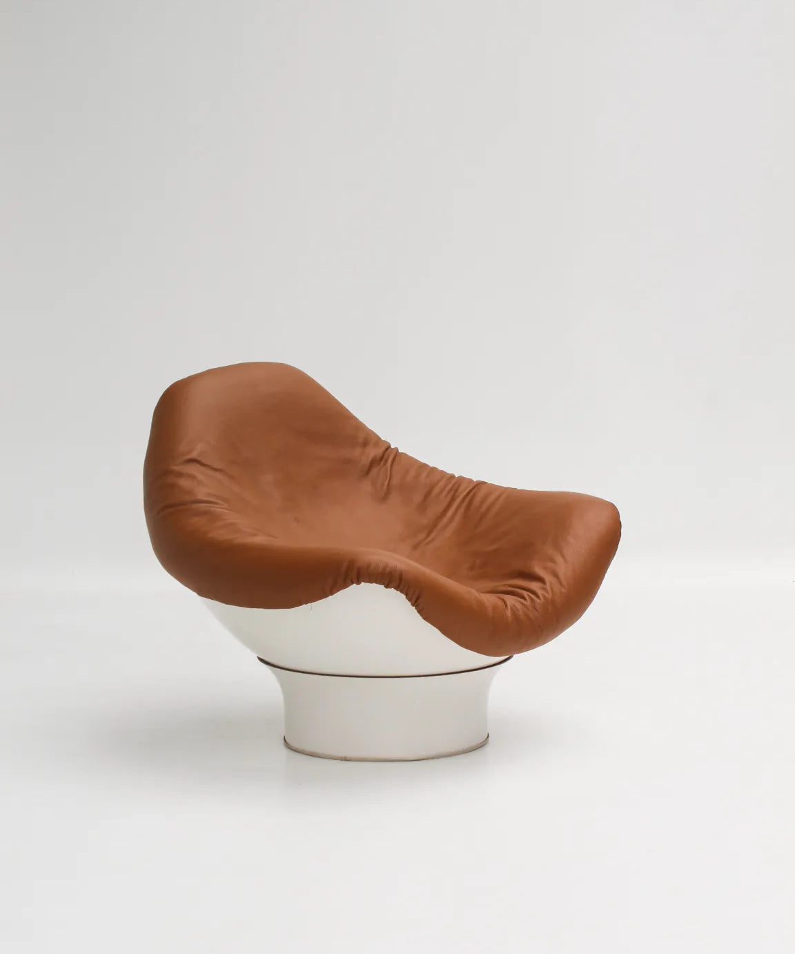 fauteuil-rodica-mario-brunu-comfort-cuir-caramel-1.webp