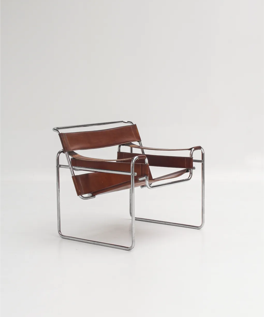 fauteuil-wassily-marcel-breuer-cuir-cognac-vintage-1.webp