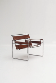 Fauteuil Wassily en cuir cognac patiné par Marcel Breuer